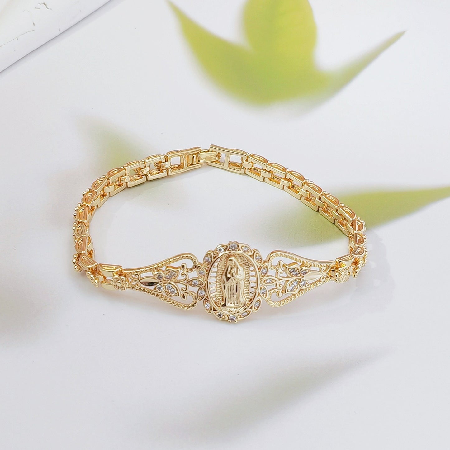 [Молитвена гривна] Кубообразна кристална емблема на Дева Мария, нежно бижу с верижка за жени, подходящо за ежедневно носене и като подарък.